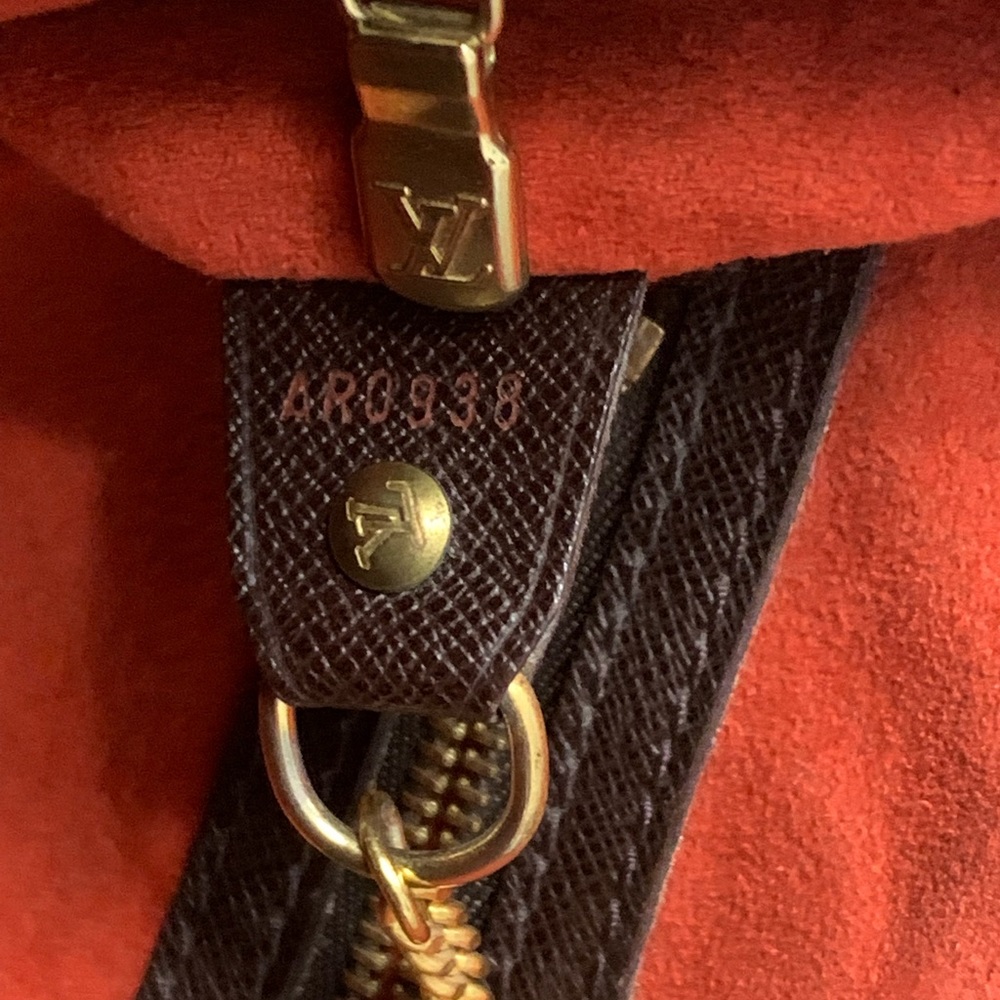 Authentic Louis Vuitton Damier Ebene Marais PM - Picture 12 of 16